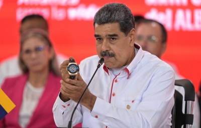 Maduro volvió a fustigar a Milei y recordó a Maradona con un reloj que le regaló el crack: “Su fuerza está con nosotros”